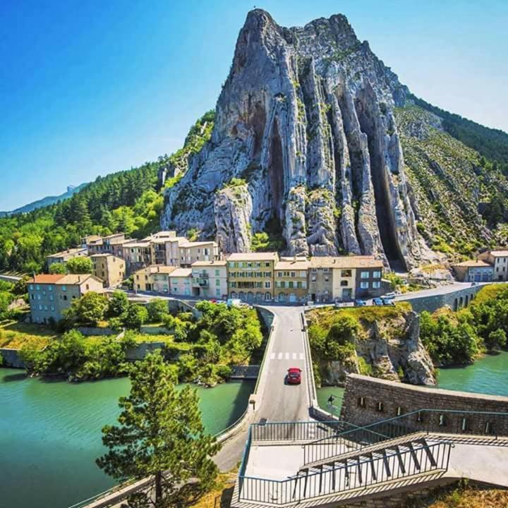 Au Paradis Des Grillons Espinasses Esterno foto