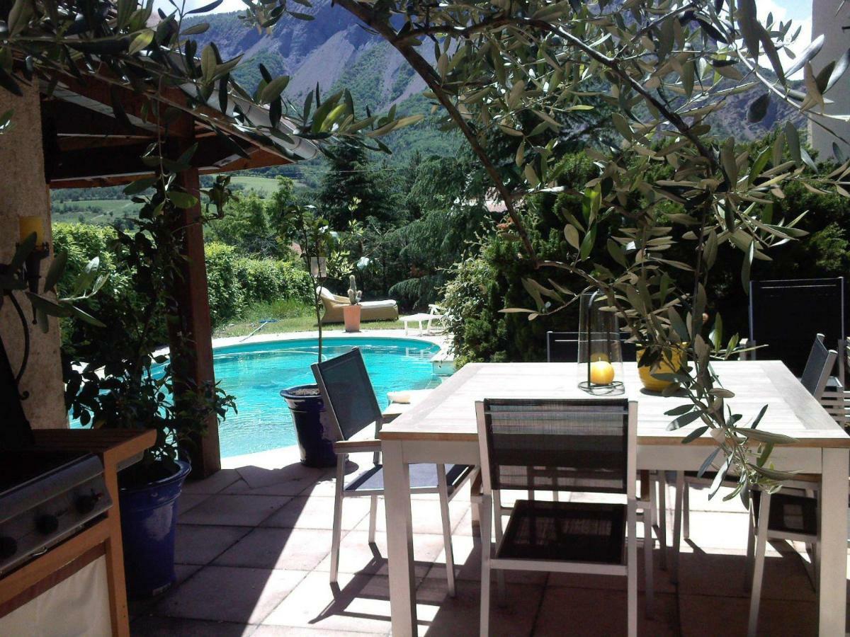 Au Paradis Des Grillons Espinasses Esterno foto