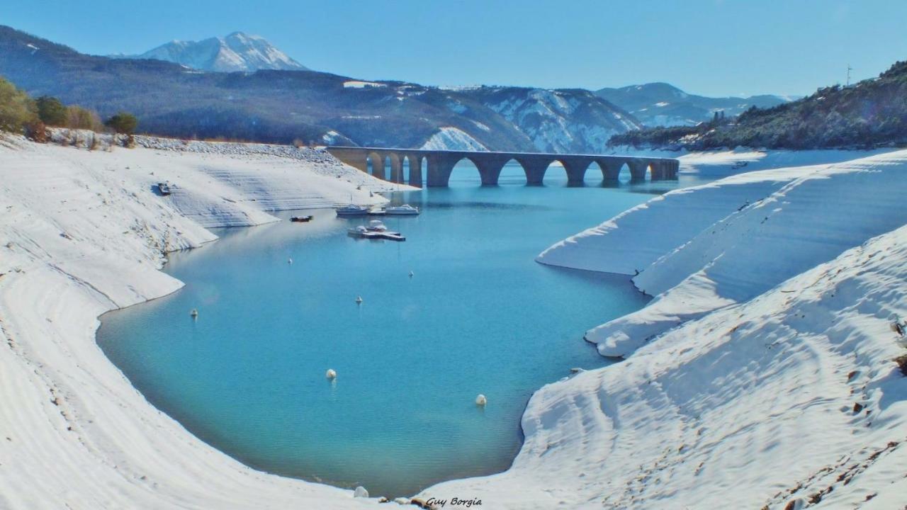 Au Paradis Des Grillons Espinasses Esterno foto