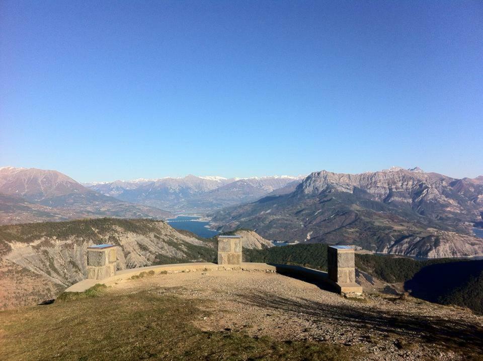 Au Paradis Des Grillons Espinasses Esterno foto