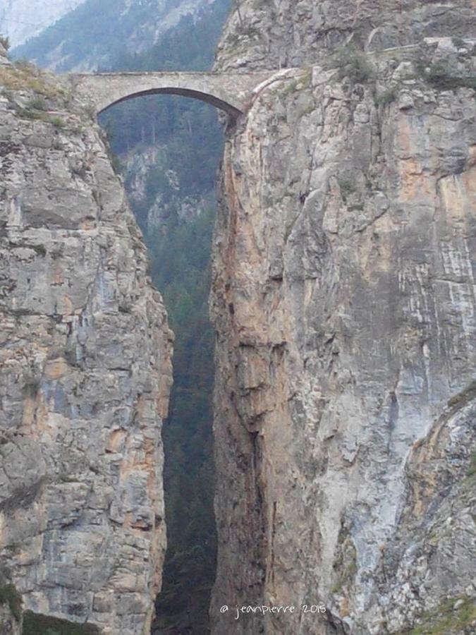 Au Paradis Des Grillons Espinasses Esterno foto
