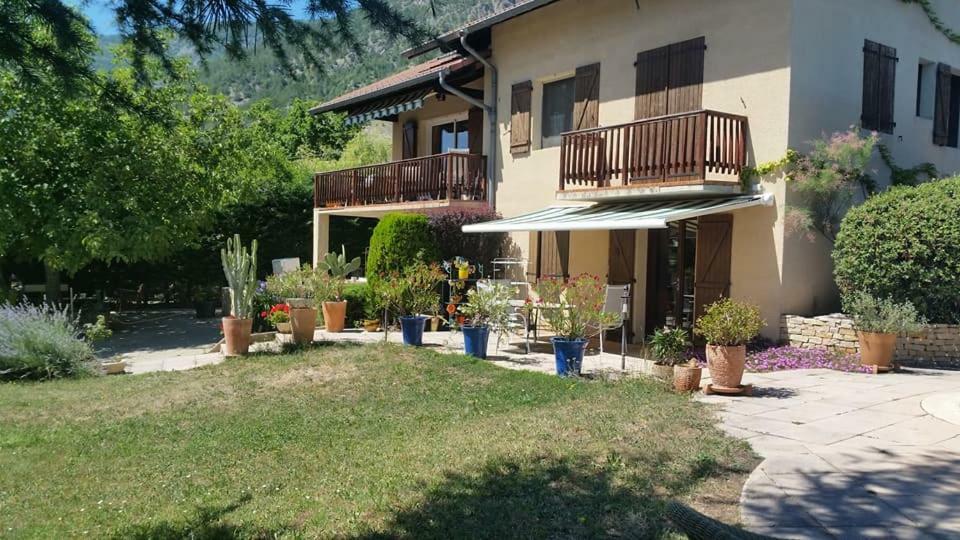 Au Paradis Des Grillons Espinasses Esterno foto